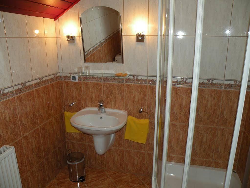 Bed and Breakfast Dom Pod Tujami à Cracovie Extérieur photo