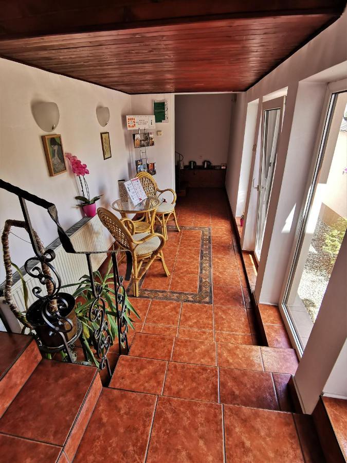 Bed and Breakfast Dom Pod Tujami à Cracovie Extérieur photo