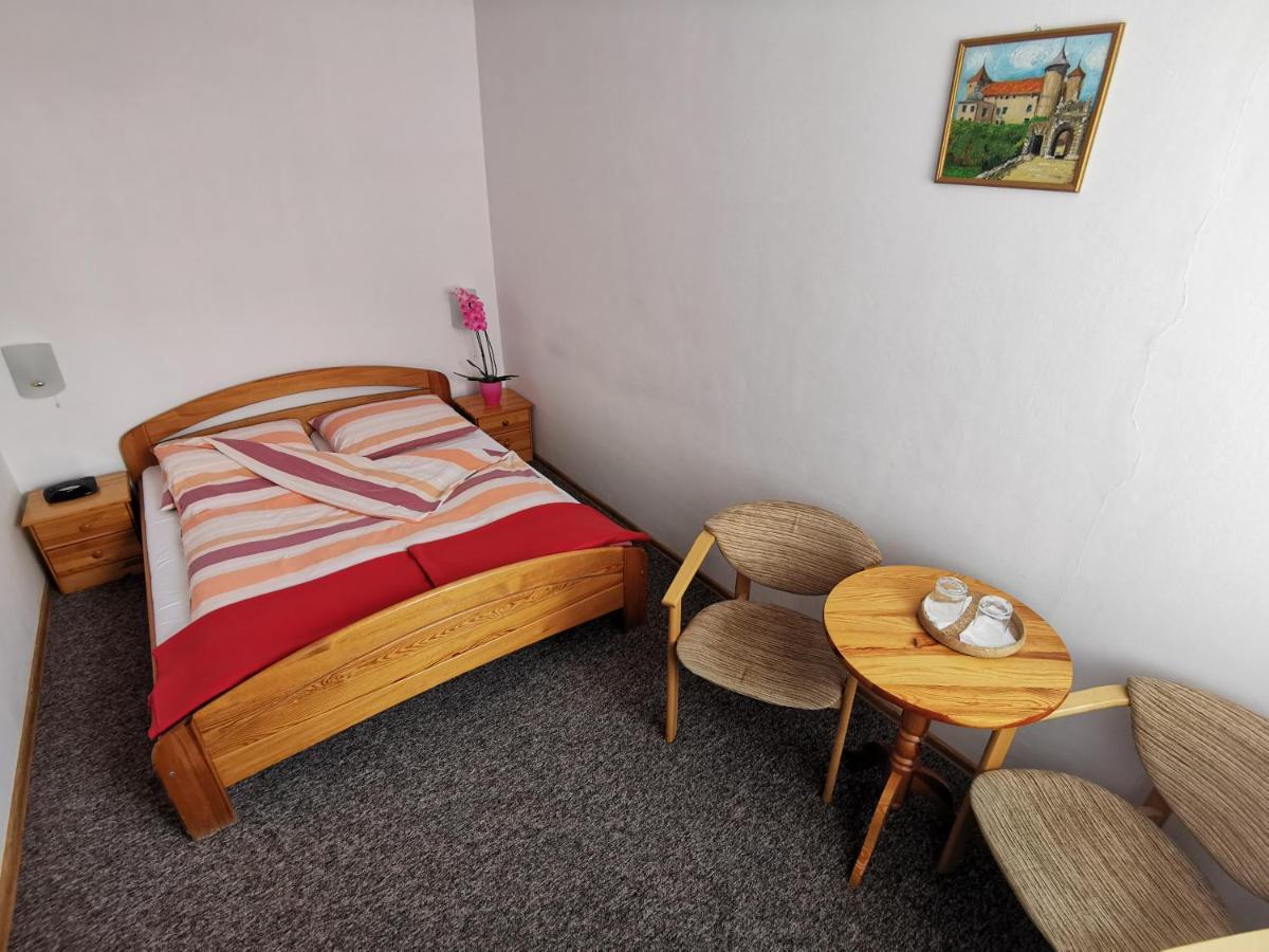 Bed and Breakfast Dom Pod Tujami à Cracovie Extérieur photo