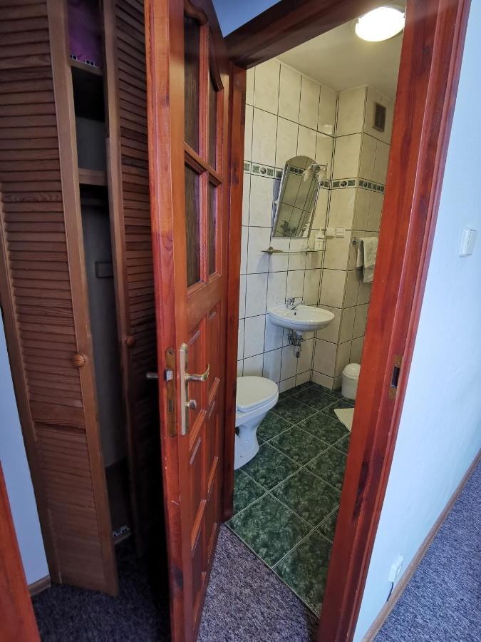 Bed and Breakfast Dom Pod Tujami à Cracovie Extérieur photo