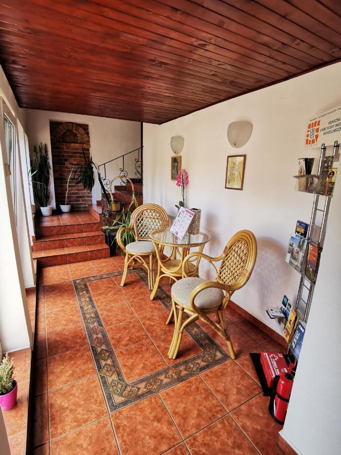 Bed and Breakfast Dom Pod Tujami à Cracovie Extérieur photo